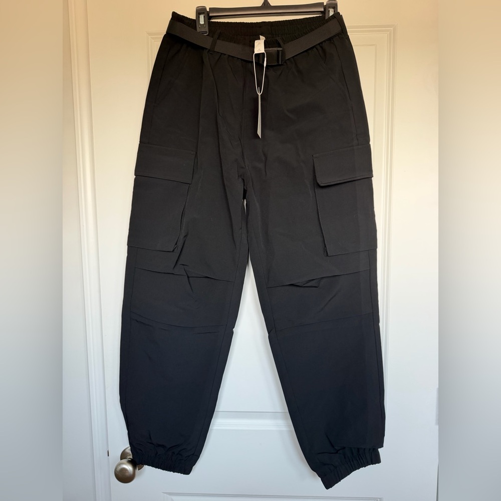Halara Black Cargo Pants with belt